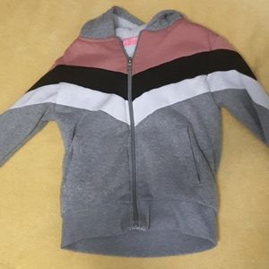 This is a really comfy sweater for kids! Size 7, black Grey and dusty pink color
